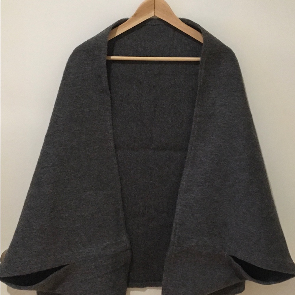 Grey minimalistic cape/shrug, handmade